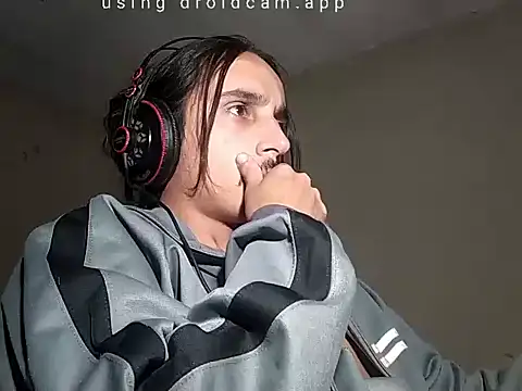 Snapshot of papito20cm chatting on 12/17/25, 06:30 papito20cm online show from 12/17/25, 06:30