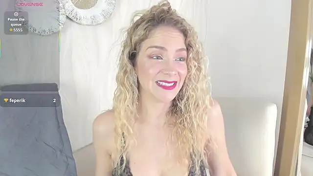 Velora   online show from 11/03/25, 03:41