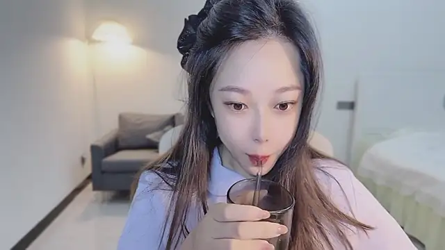 Snapshot of Maymay_ chatting on 10/18/25, 11:05 Maymay online show from 10/18/25, 11:05