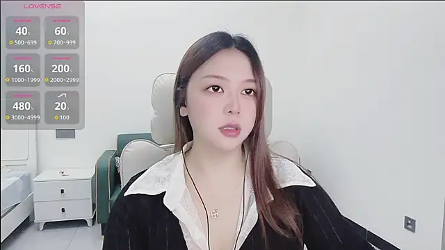 Snapshot of Lcey_66 chatting on 10/14/25, 02:18 Lcey 66 online show from 10/14/25, 02:18