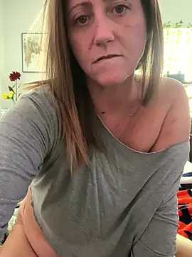 Snapshot of Milfy2017 chatting on 01/08/26, 05:48 Milfy2017 online show from 01/08/26, 05:48