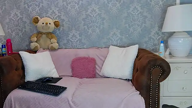 Snapshot of Ella_Raven chatting on 06/25/26, 04:34 Ella Raven online show from 06/25/26, 04:34