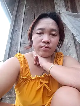 miumiu 00 online show from 10/31/25, 12:55