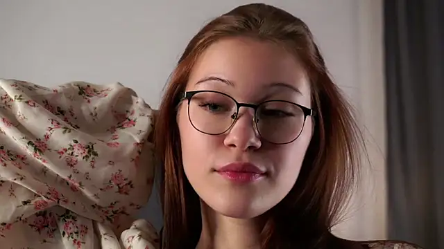 Snapshot of KarisaKusner chatting on 10/23/25, 12:10 KarisaKusner online show from 10/23/25, 12:10