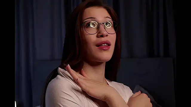 Snapshot of KarisaKusner chatting on 10/29/25, 12:13 KarisaKusner online show from 10/29/25, 12:13