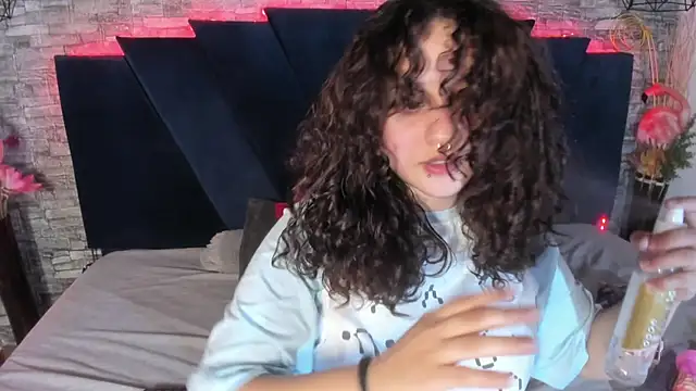 Suxan White  online show from 04/12/26, 12:21