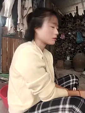 Snapshot of linda_bae00 chatting on 02/02/26, 12:53 linda bae00 online show from 02/02/26, 12:53