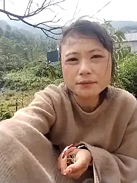 Snapshot of linda_bae00 chatting on 02/17/26, 04:42 linda bae00 online show from 02/17/26, 04:42