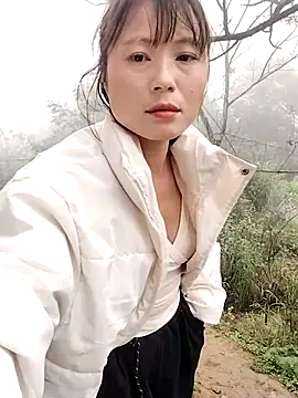 Snapshot of linda_bae00 chatting on 02/20/26, 01:57 linda bae00 online show from 02/20/26, 01:57