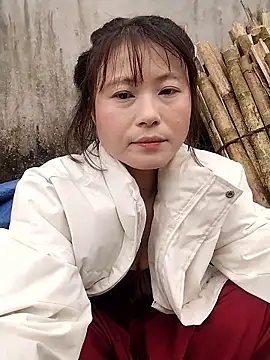 Snapshot of linda_bae00 chatting on 02/21/26, 12:55 linda bae00 online show from 02/21/26, 12:55