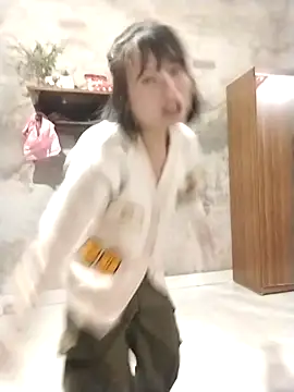 Snapshot of linda_bae00 chatting on 02/21/26, 01:01 linda bae00 online show from 02/21/26, 01:01