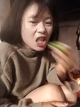 Snapshot of linda_bae00 chatting on 02/25/26, 01:15 linda bae00 online show from 02/25/26, 01:15