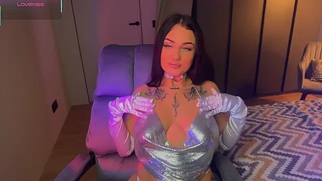 Snapshot of mygoddesshecate chatting on 09/26/25, 02:43 mygoddesshecate online show from 09/26/25, 02:43