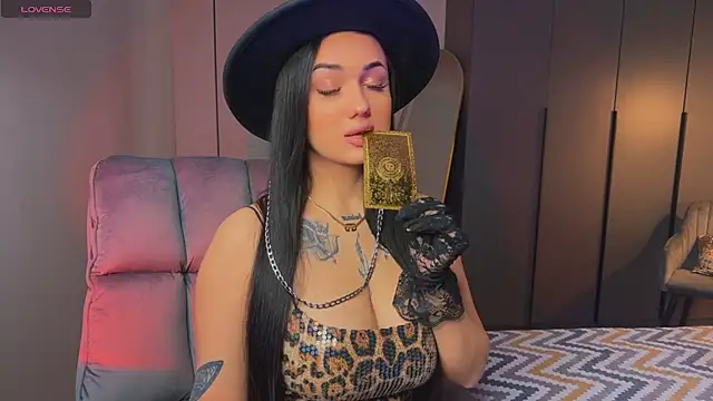 Snapshot of mygoddesshecate chatting on 10/05/25, 03:05 mygoddesshecate online show from 10/05/25, 03:05