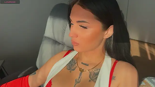 Snapshot of mygoddesshecate chatting on 10/12/25, 04:44 mygoddesshecate online show from 10/12/25, 04:44