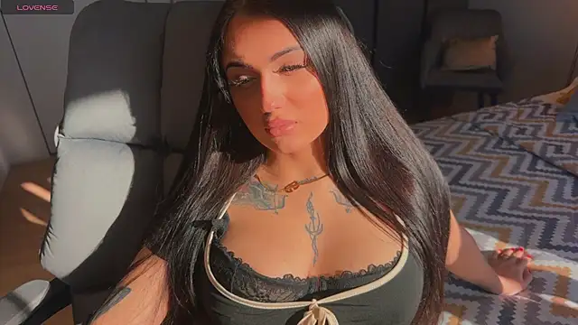 Snapshot of mygoddesshecate chatting on 10/18/25, 05:21 mygoddesshecate online show from 10/18/25, 05:21