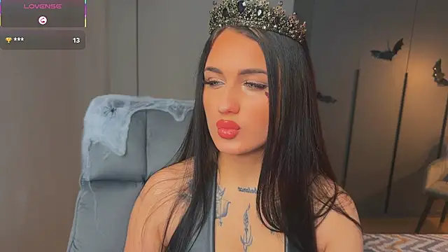 Snapshot of mygoddesshecate chatting on 10/25/25, 05:37 mygoddesshecate online show from 10/25/25, 05:37