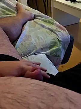 Snapshot of t-dog26 chatting on 11/05/25, 05:29 t-dog26 online show from 11/05/25, 05:29