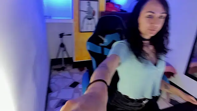 alison moon7 online show from 10/24/25, 11:39