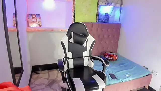 alison moon7 online show from 10/25/25, 12:13