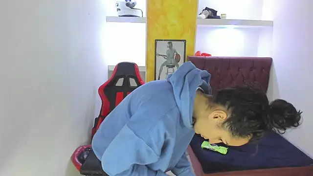 alison moon7 online show from 12/19/25, 01:40