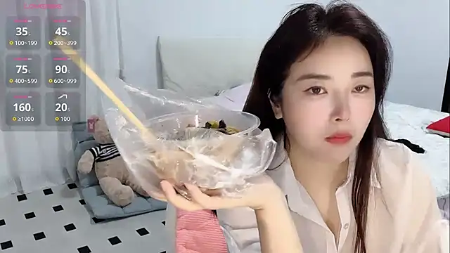 Snapshot of Xiali-166 chatting on 11/17/25, 04:18 Xiali-166 online show from 11/17/25, 04:18