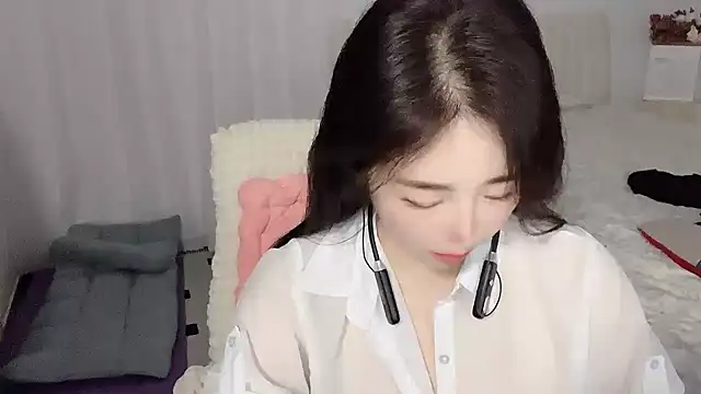 Snapshot of Xiali-166 chatting on 11/23/25, 09:03 Xiali-166 online show from 11/23/25, 09:03