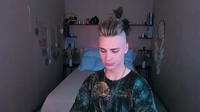 Snapshot of LawrenceMiles chatting on 09/12/25, 10:48 LawrenceMiles online show from 09/12/25, 10:48