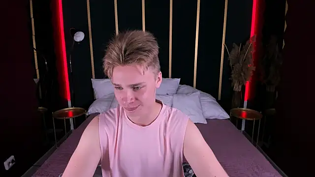 Snapshot of LawrenceMiles chatting on 10/13/25, 10:37 LawrenceMiles online show from 10/13/25, 10:37