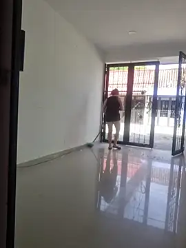 Nina vallon online show from 11/04/25, 01:21