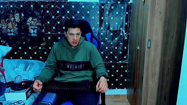 Snapshot of javiersexymann chatting on 12/17/25, 12:16 javiersexymann online show from 12/17/25, 12:16