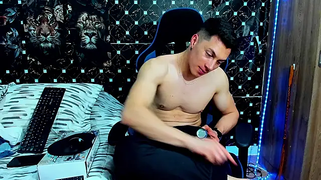 Snapshot of javiersexymann chatting on 07/18/26, 04:16 javiersexymann online show from 07/18/26, 04:16