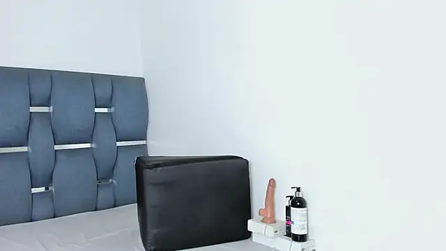 yourwife anna online show from 10/20/25, 10:27