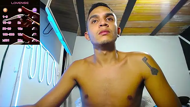 Angel latinboy online show from 01/17/25, 01:57