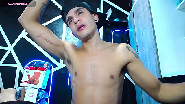Angel latinboy online show from 02/19/25, 12:46