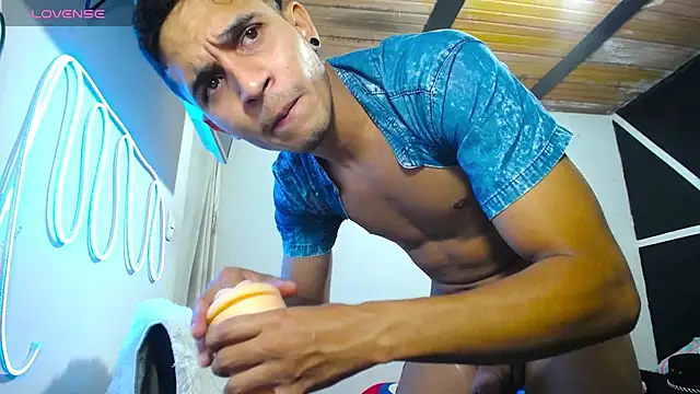 Angel latinboy online show from 03/07/25, 02:04