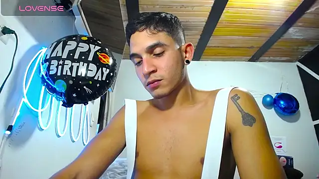 Angel latinboy online show from 03/20/25, 11:12