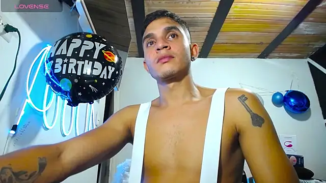 Angel latinboy online show from 03/21/25, 02:18