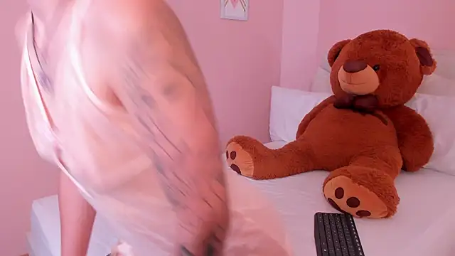 mae lyra online show from 09/23/25, 09:40