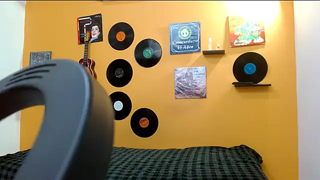 skinnyverus18 online show from 12/03/25, 06:50