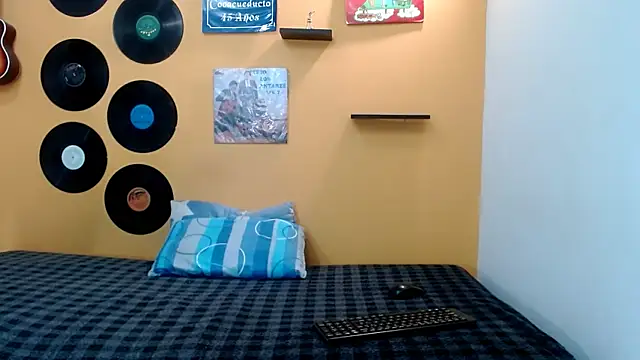 skinnyverus18 online show from 03/25/26, 01:06