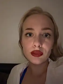 Snapshot of DaryaDoll chatting on 11/21/25, 11:03 DaryaDoll online show from 11/21/25, 11:03