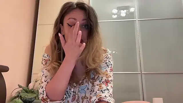 Snapshot of Ange1Alexis chatting on 09/21/25, 05:03 Ange1Alexis online show from 09/21/25, 05:03