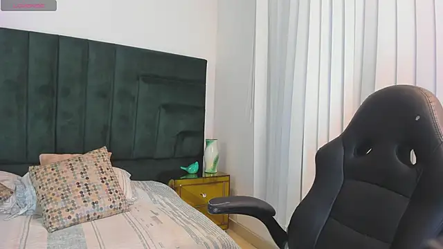 SaraWagner  online show from 11/11/25, 12:32