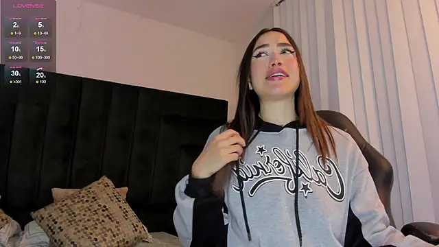 SaraWagner  online show from 12/23/25, 12:08