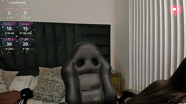 SaraWagner  online show from 07/06/26, 12:51