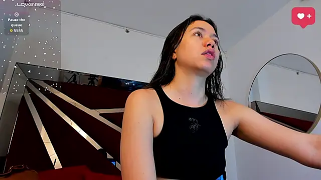SaraWagner  online show from 07/07/26, 12:13