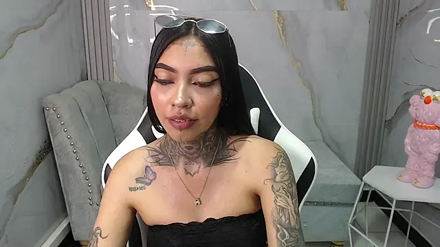 Snapshot of Ashley_Blum_v chatting on 10/02/25, 08:05 Ashley Blum v online show from 10/02/25, 08:05