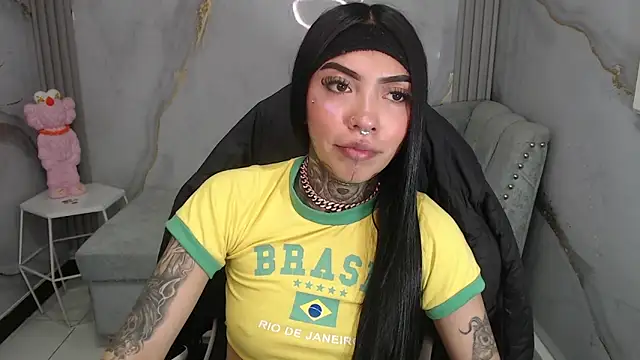 Snapshot of Ashley_Blum_v chatting on 12/15/25, 08:24 Ashley Blum v online show from 12/15/25, 08:24