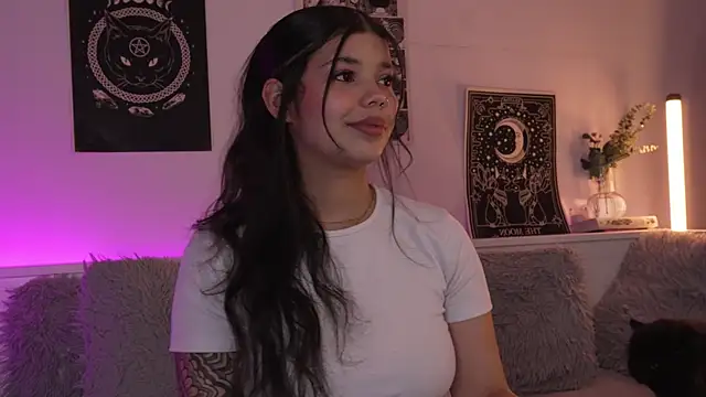 sophieee art online show from 10/07/25, 02:20